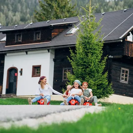 Slow Travel Kirchleitn Aparthotel 3*