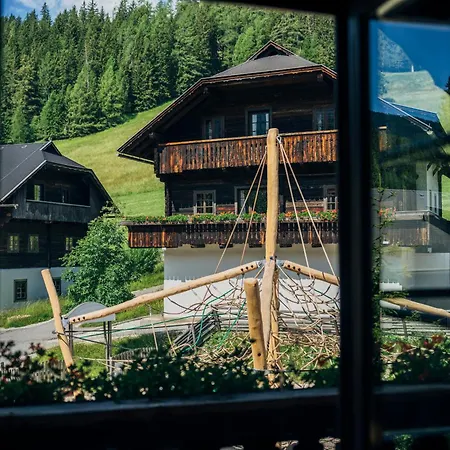 Slow Travel Kirchleitn Aparthotel Bad Kleinkirchheim