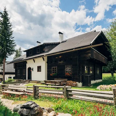 Slow Travel Kirchleitn Aparthotel 3*