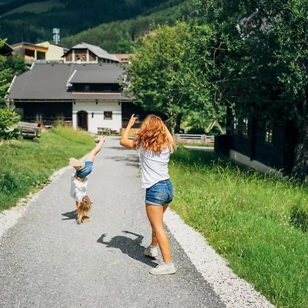 Slow Travel Kirchleitn Aparthotel Bad Kleinkirchheim